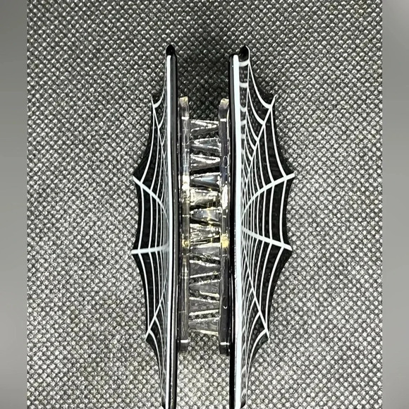 Halloween themed spider web  hair clip πΈοΈ - Picture 3 of 6